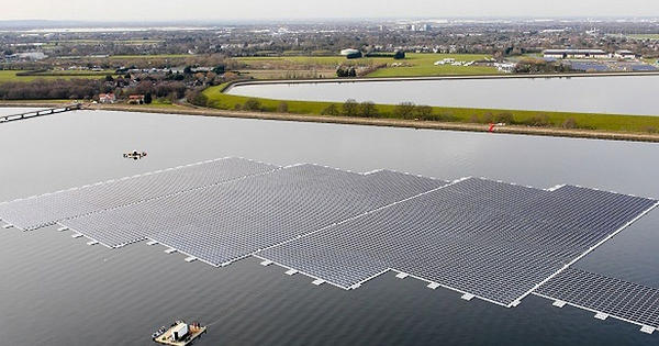 Figure 2- A floating solar panels on the Queen Elizabeth II reservoir in Walton on Thames